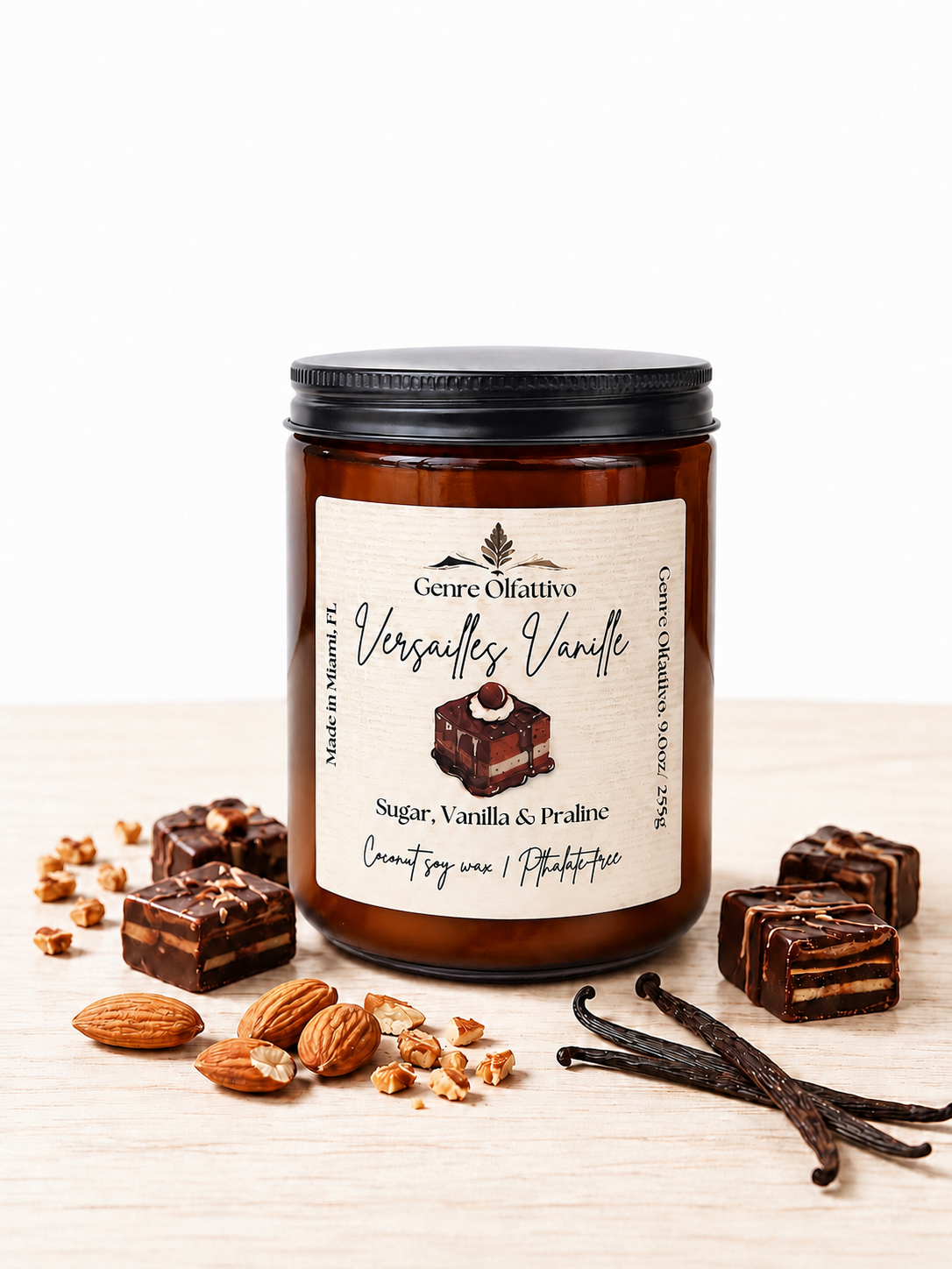 Candle with vanilla and praline scent on a wooden surface with vanilla beans and almonds. Vanilla candle, praline candle.